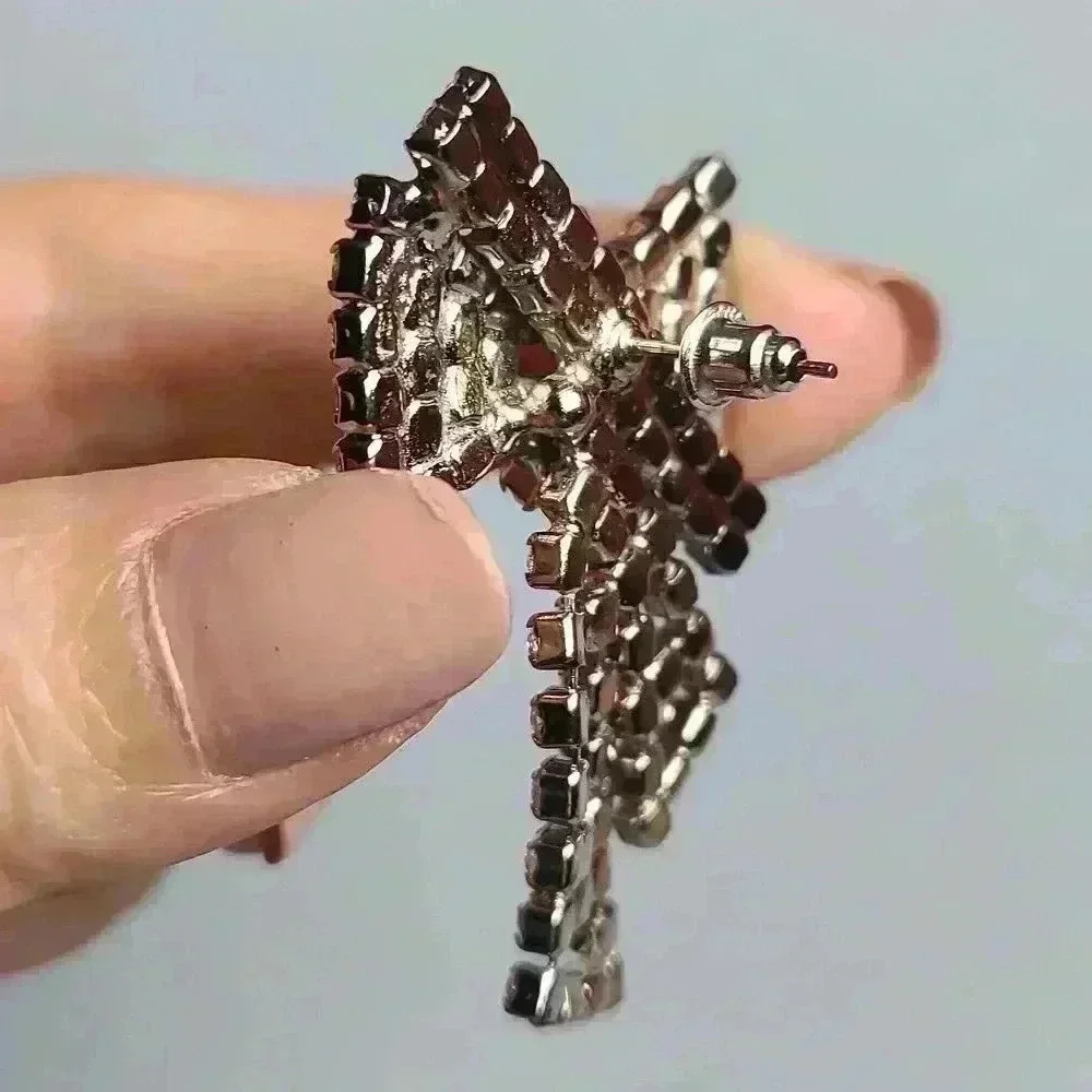 Silver tone clear rhinestones bow earrings - Picture 16 of 17